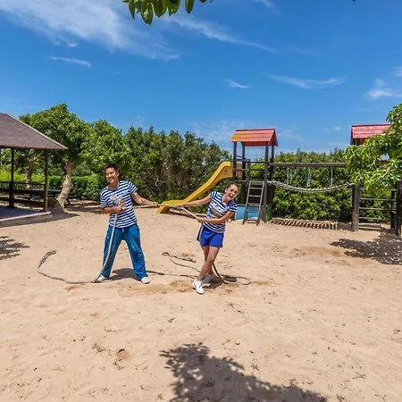 アパートホテル Zafiro Menorca カラン・ボッシュ