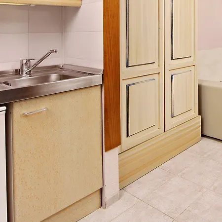 Zafiro Menorca 公寓式酒店