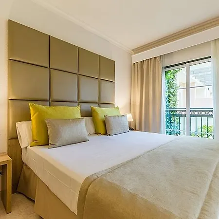 アパートホテル Zafiro Menorca