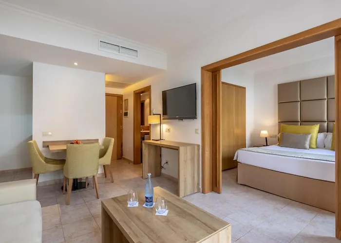 Zafiro Menorca Cala en Bosch