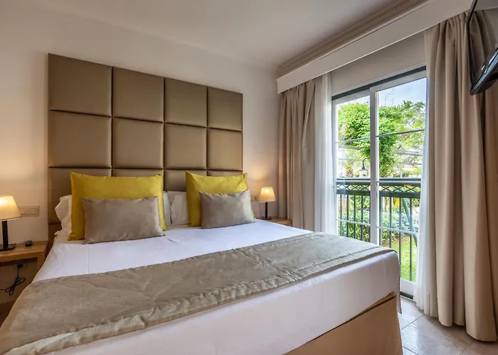 Zafiro Menorca Hotel apartamentowy Cala en Bosch