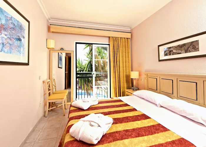 Hotel apartamentowy Zafiro Menorca 4*